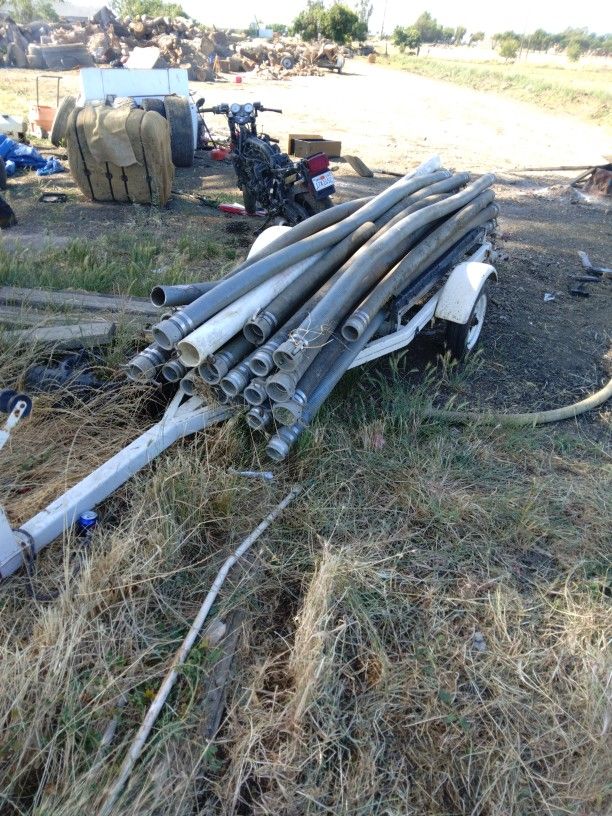 Quick Connect Roses 10-footers 3 Inch Small Boat Trailer Attached For 500 Bucks