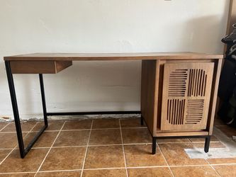 Mid Century Modern Wooden desk - Like New