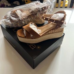 Woman Sandals Size 8