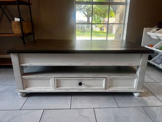 Realyn Coffee Table with Lift Top