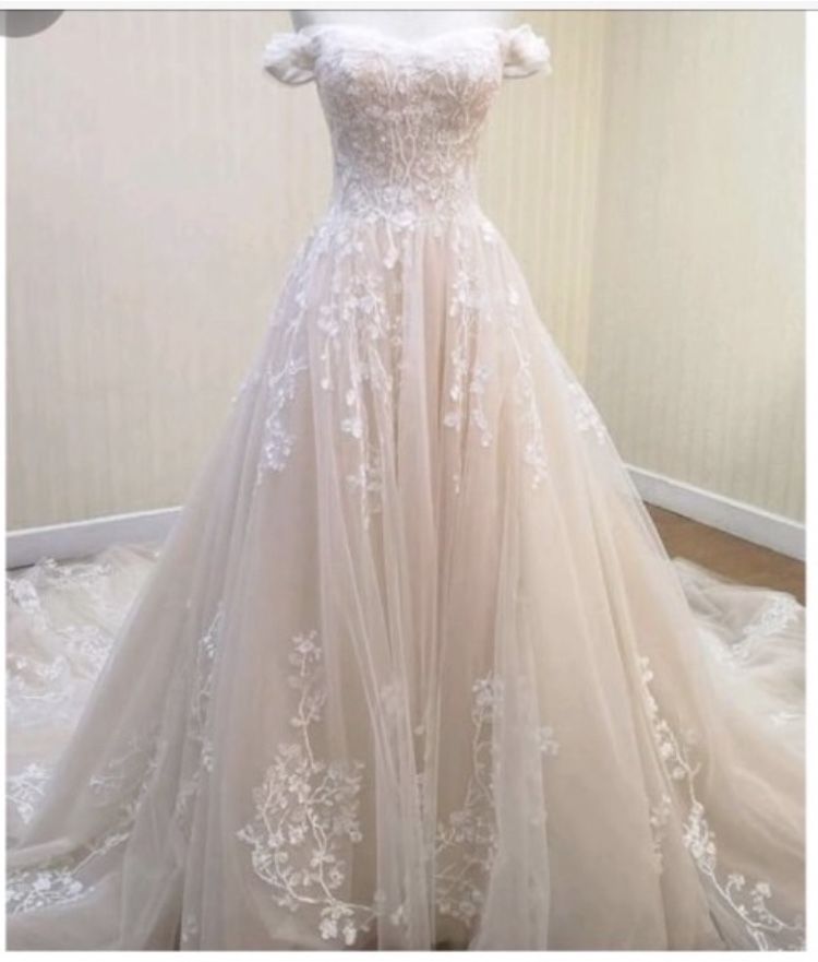New Never Worn Wedding Dress - White - Off The Shoulder
