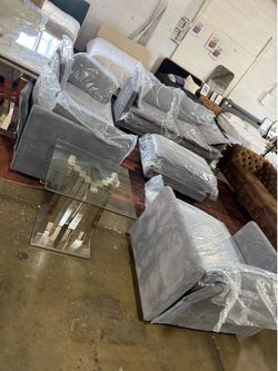 Beautiful new gray living room set $400