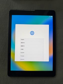 Apple 9.7” iPad - Excellent Condition!
