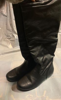 Flat black boots (woman) size 8
