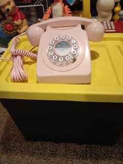 New pink phone 20.00
