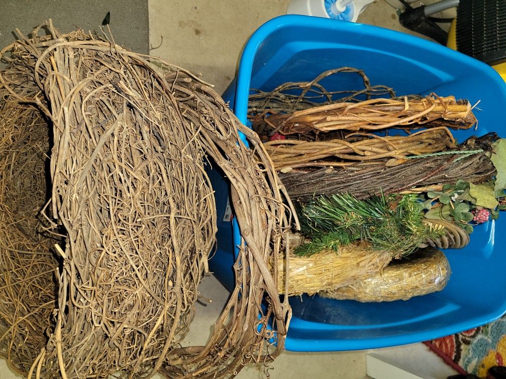 Bucket Of Wreath Forms