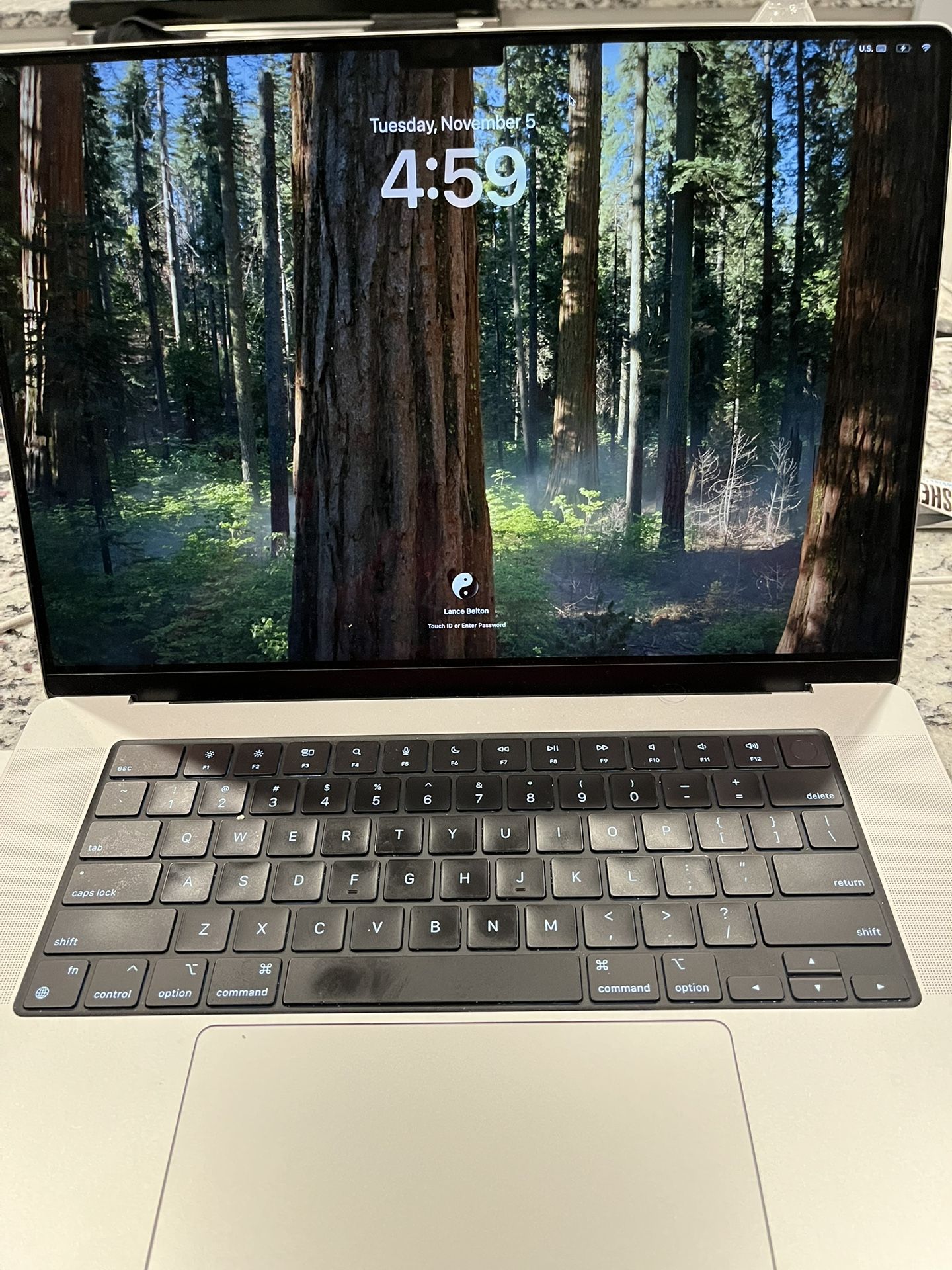 MacBook Pro 16 Inch M3 Pro Chip
