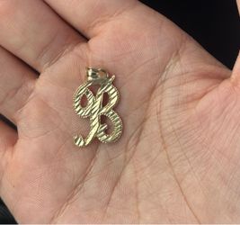 “B” initial pendent