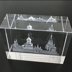 Vintage 3D Laser Crystal Engraving For Laser Building church Cube Mini Blocks 3d Laser Crystal Paperweight  In great condition  Approx 2.5” x 3”