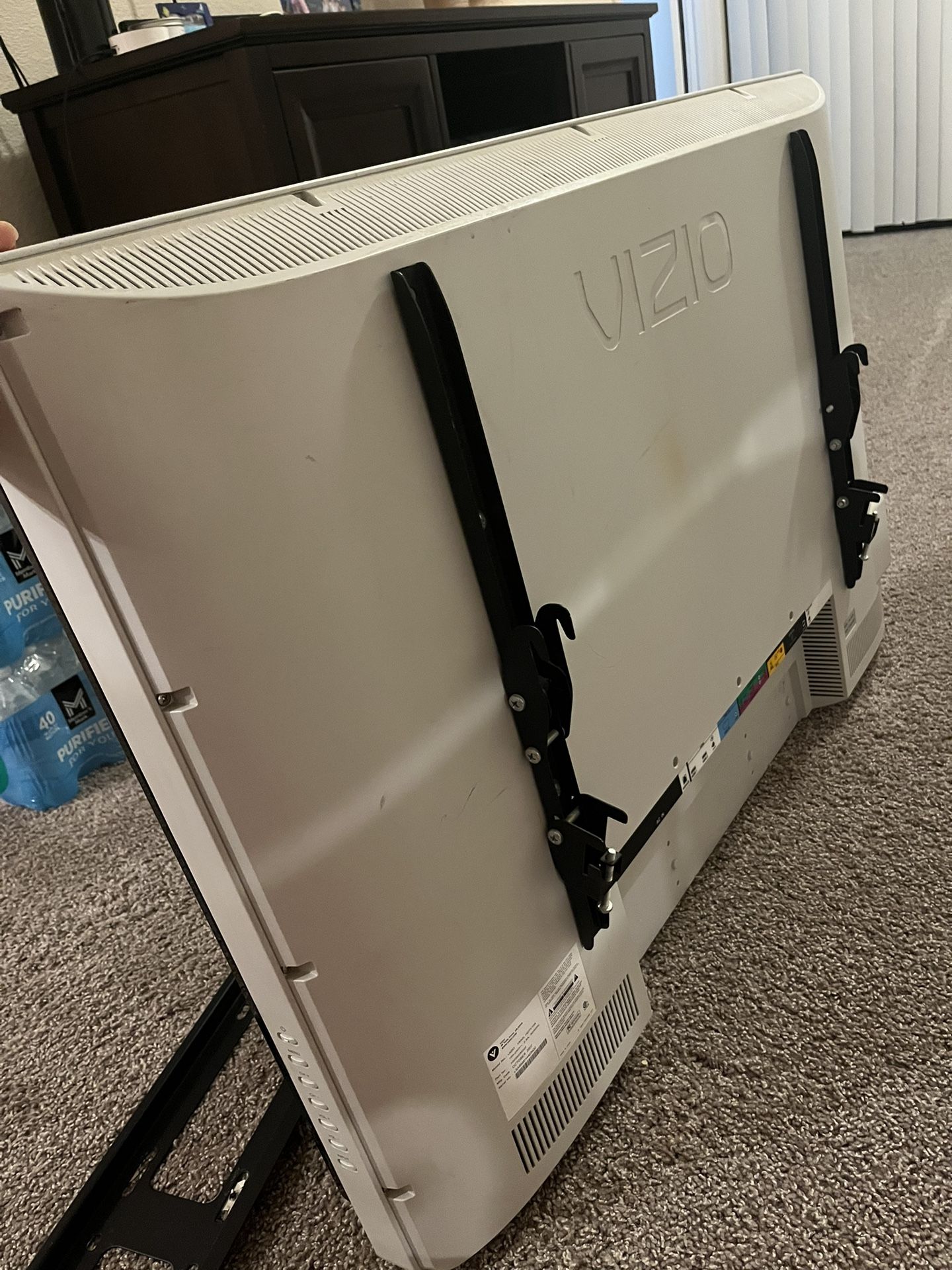42inch Vizio TV With Mount