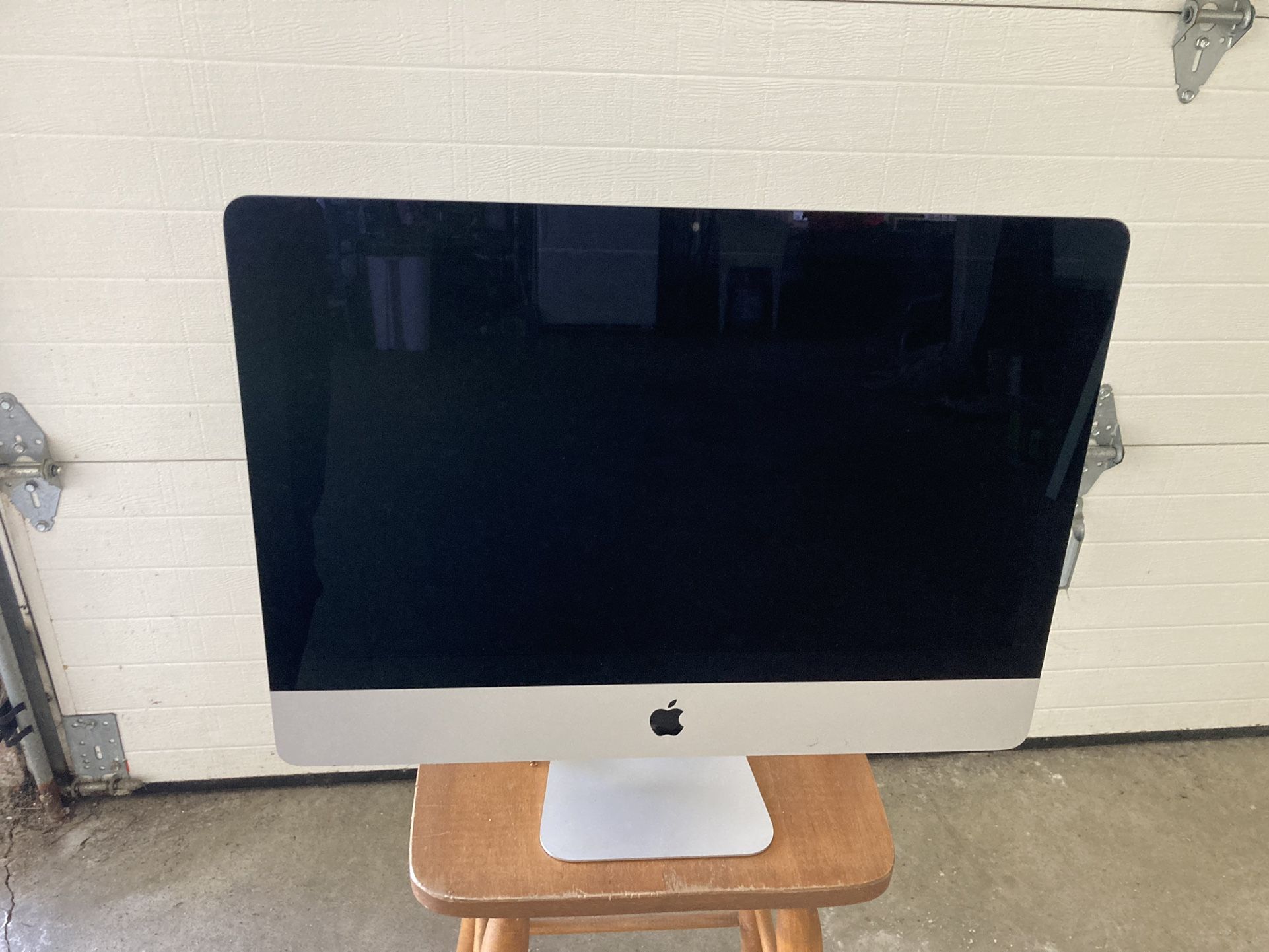 APPLE MONITOR 24 INCH