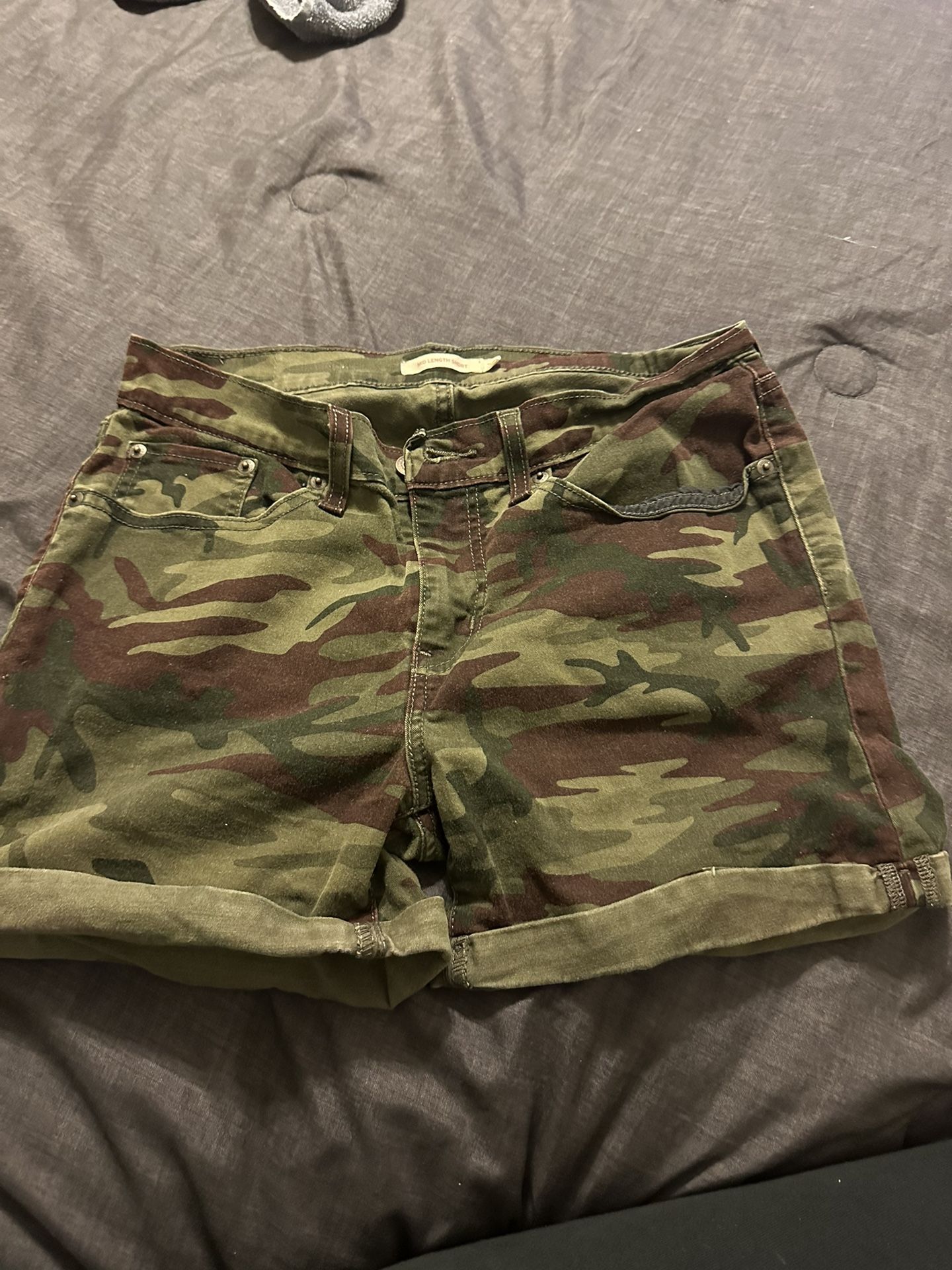 Levi Shorts,Camo,Size 30