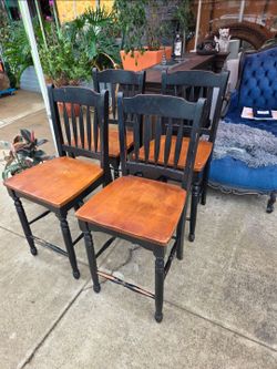 Set of 4 Chelsea-style wooden bar stools