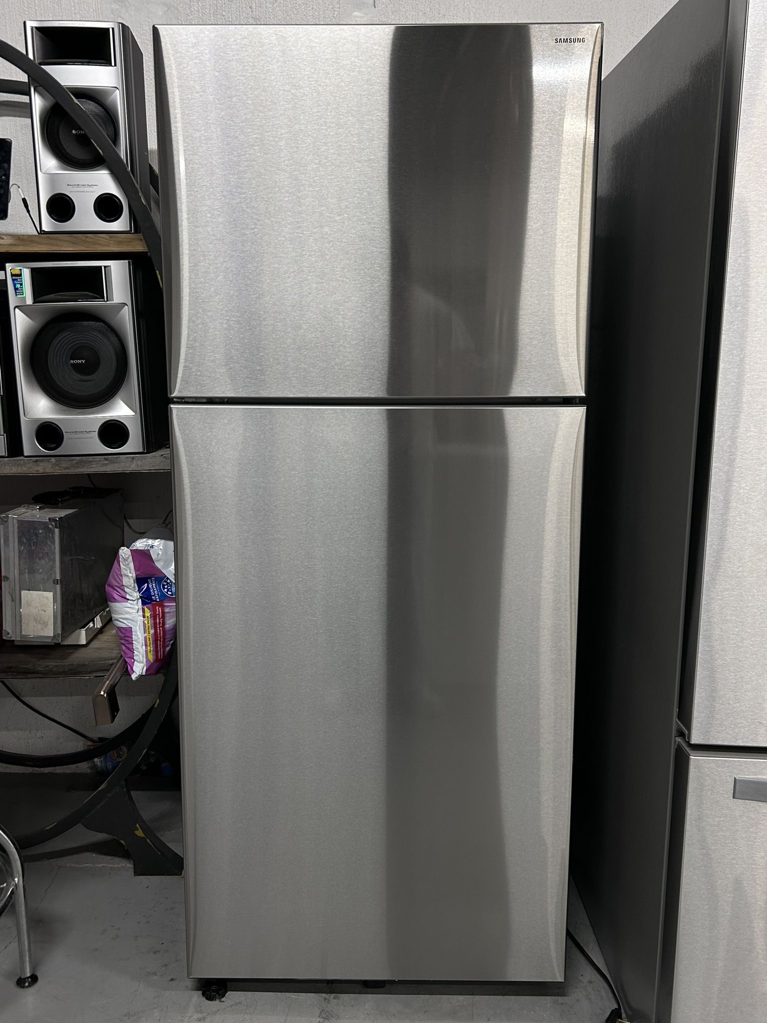 Samsung 18 cu. ft. Top Freezer Refrigerator