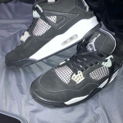 Jordan 4 White Thunder