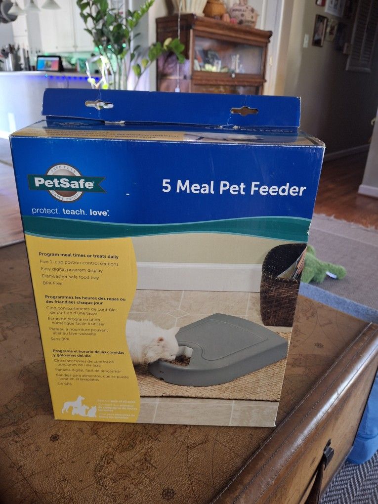 Pet Safe 5 Meal Pet Feeder 