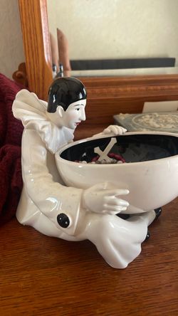Vintage Pierrot collectible piece!