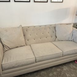 Crème Tufted Sofa 