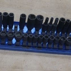 Lot 46 1/4  impact sockets P expert by Mac Tools with Stand . used .tested. in a good working order. missing 2 sockets . 