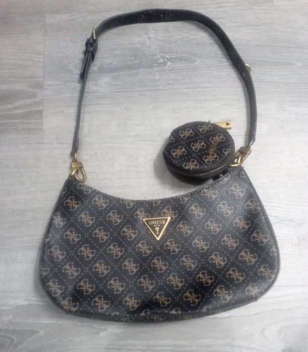 GUESS Top Zip Shoulder Bag w/ coin pouch Excellent Condition 