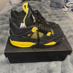 Jordan 4 Thunder