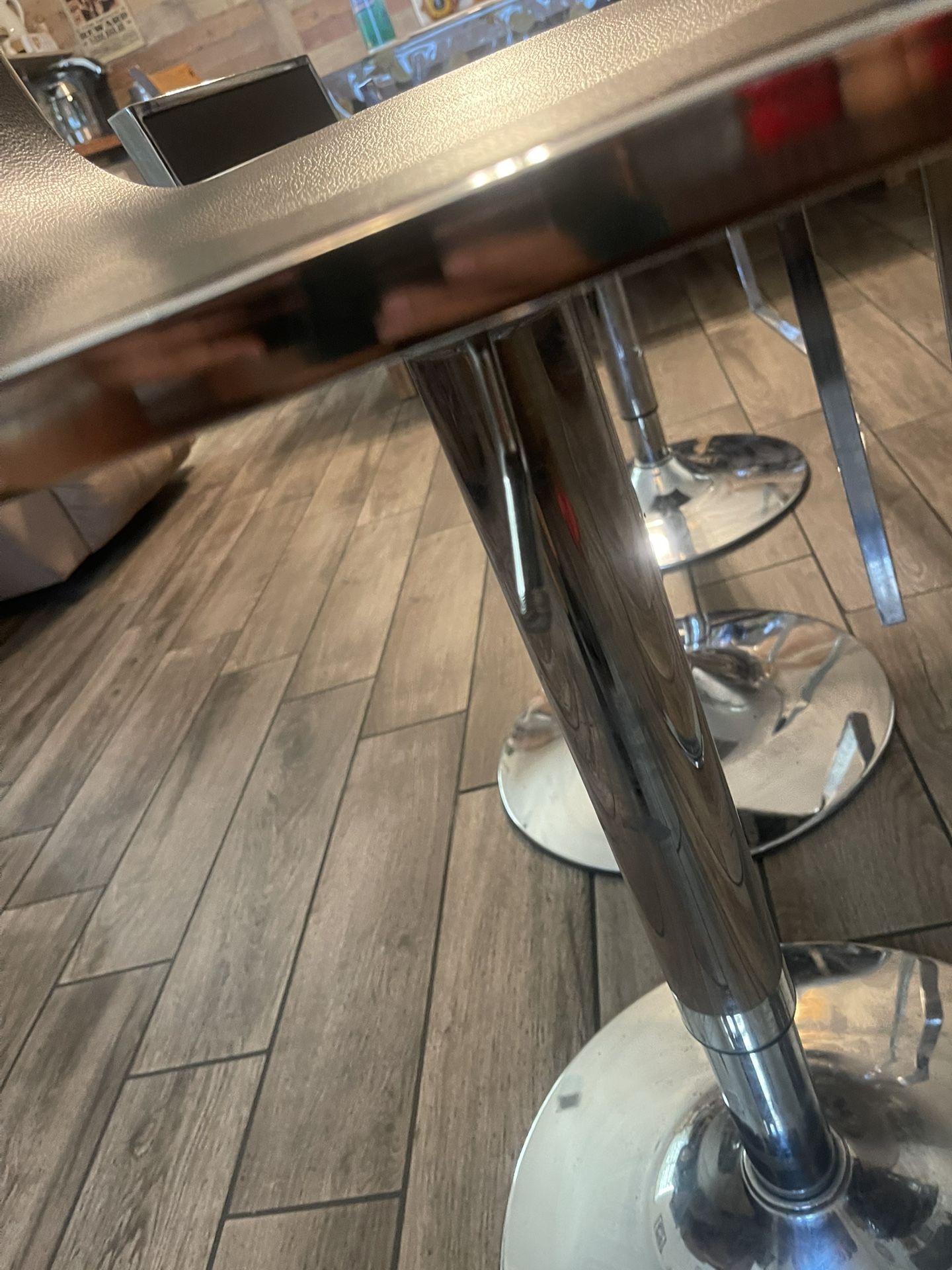 3 Bar Stool/ 3 Bancos Para Barra