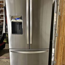 27 cu ft Whirlpool French Door Refrigerator ( Can Be Delivered )