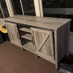 Entertainment center