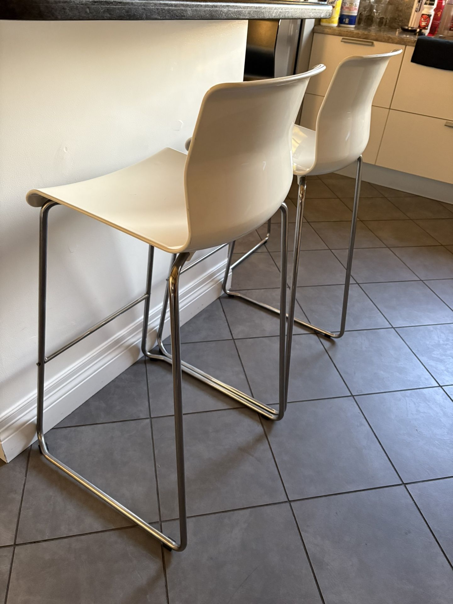 Set of 2 Modern White Bar Stools