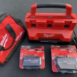 Rapid Changer For 6 Batteries And 2 Batteries Milwaukee 