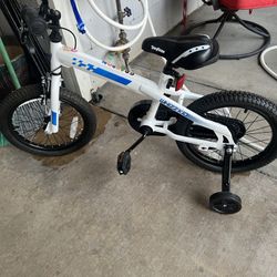 New Toddlers Bike With Helmet