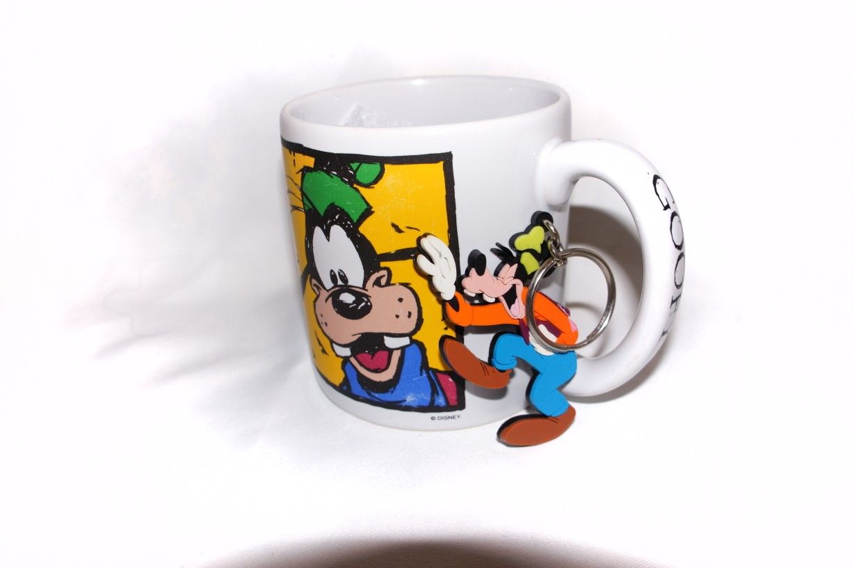 Walt Disney Goofy Lovers! NEW Oversized Mug Coffee Cup + Keychain Bundle Gift 🎁