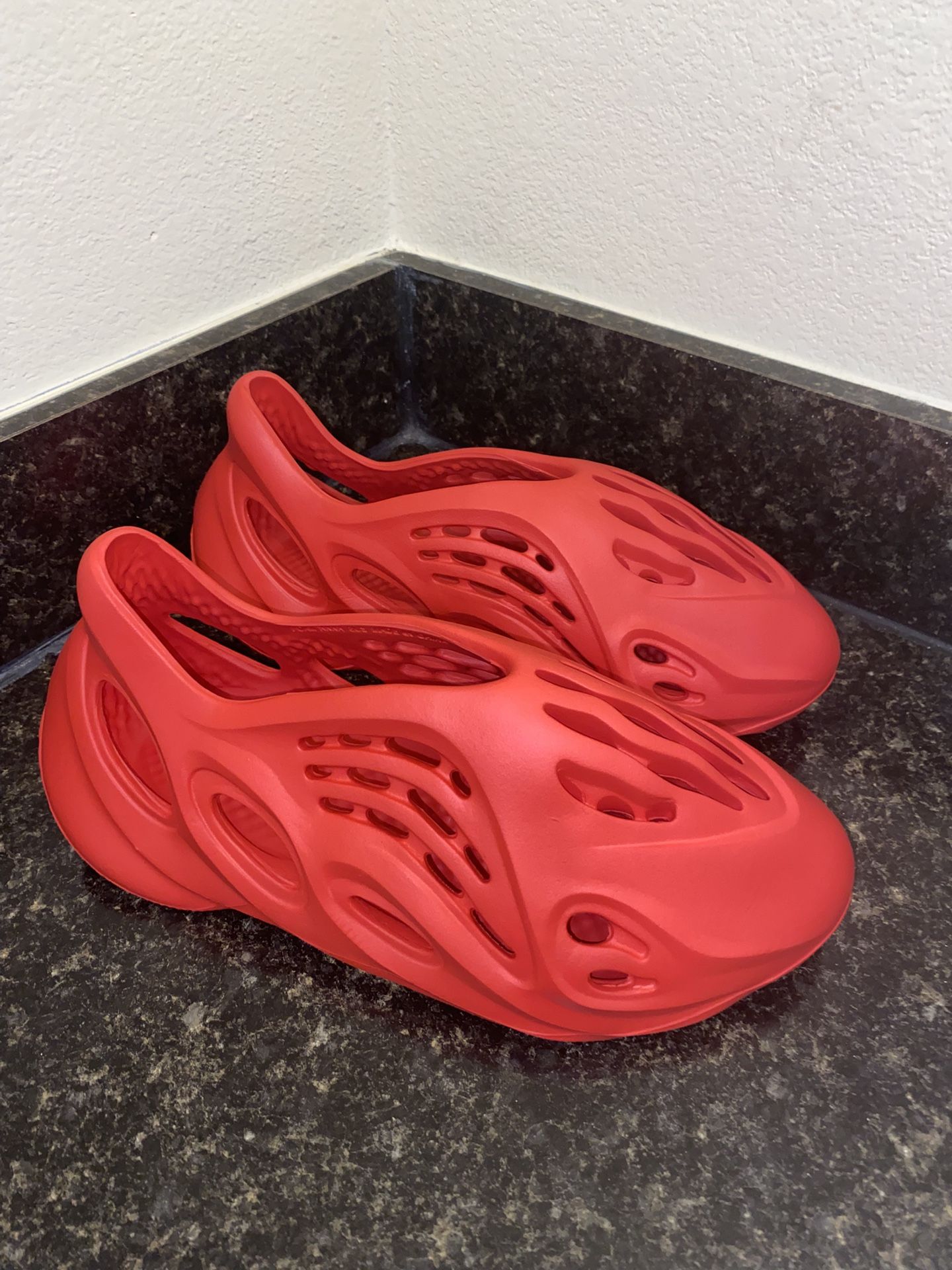 Foam Runners Vermillion (Size 8)