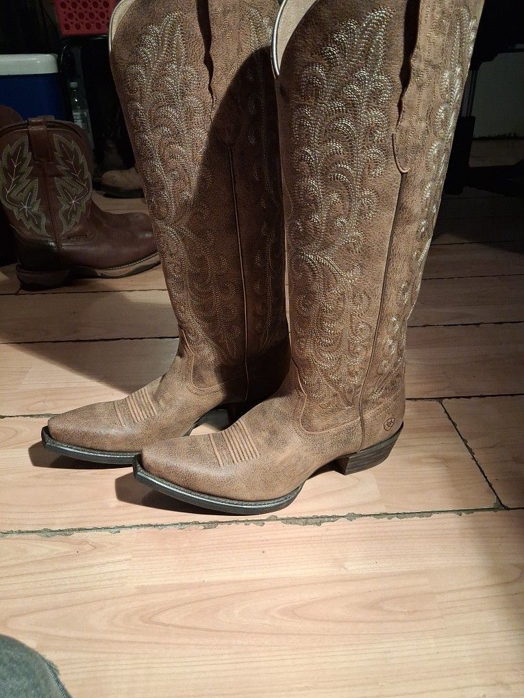 ARIAT Woman's 10B Boot 19 Inch Tall