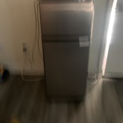Anukis Mini Refrigerator 