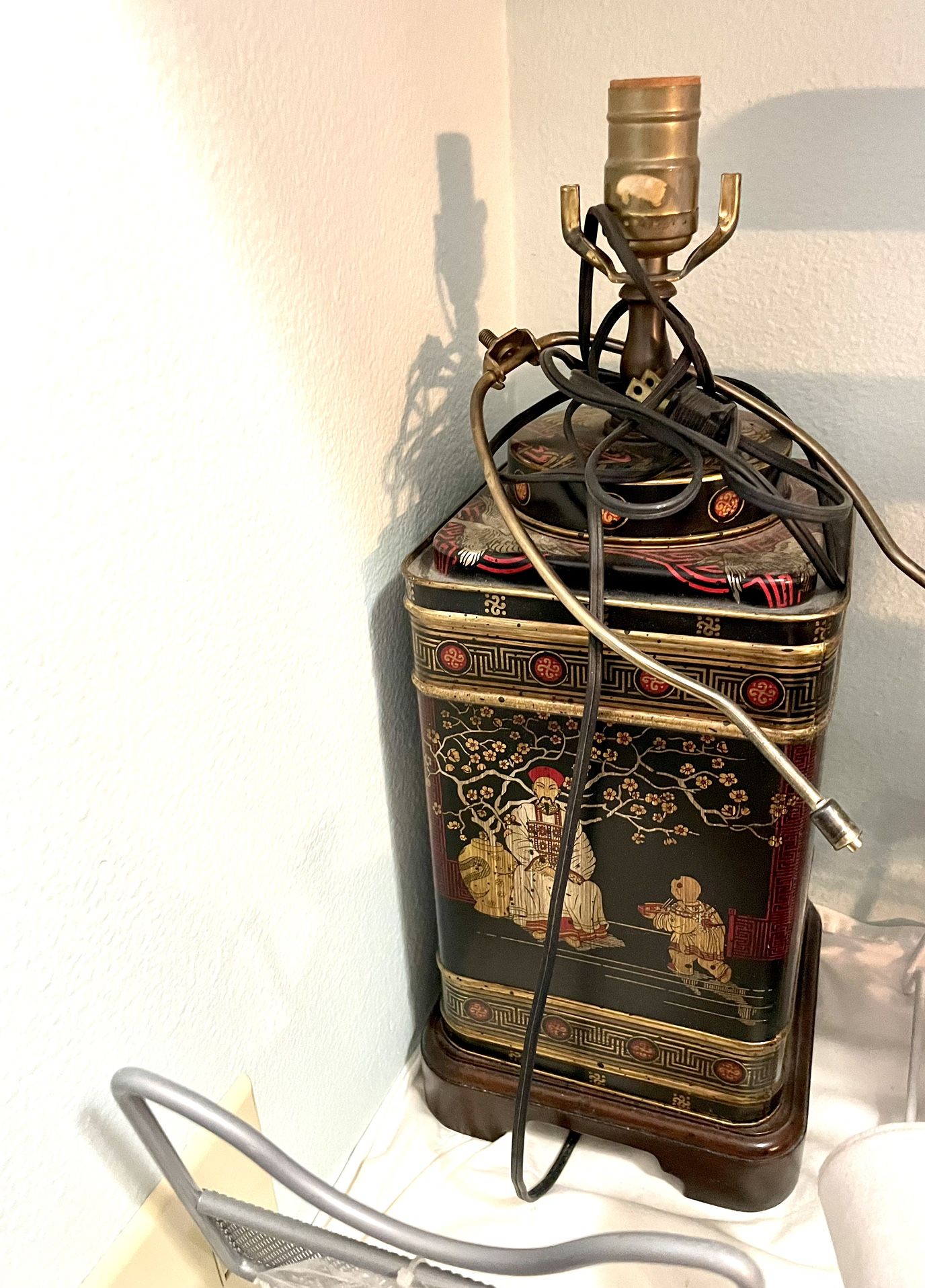 Vintage Collectible Asian Tea Lamp