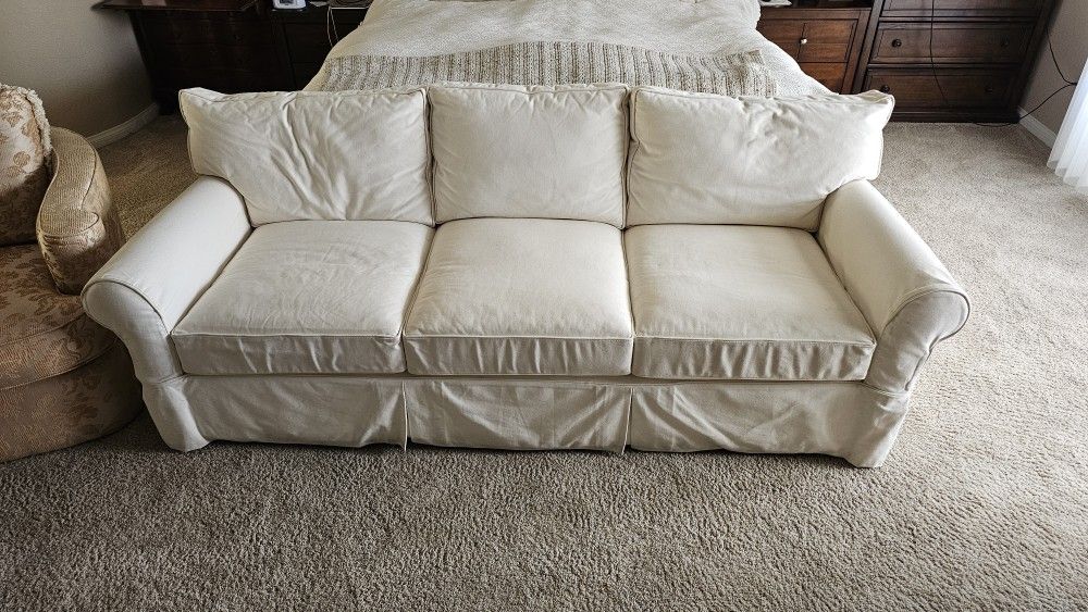 Elegant Off-White Couch – Modern Coastal Vibe, Clean, Comfortable, and Ready for a New Home