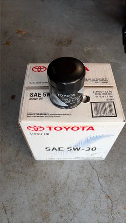 Toyota SAE 5W-30 Motor Oil 6-Quart Case and TOYOTA OEM OIL FILTER