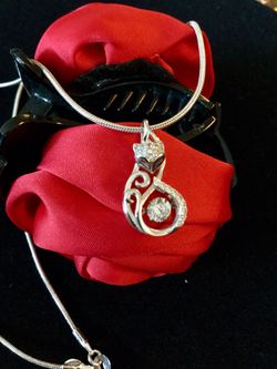 🌿🦊 Sterling Silver Foxy pendant necklace with crystals / 18 “ inch long Silver chain 925 stamped