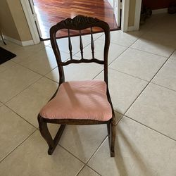 FREE-Antique small Rocking Chair / Location: Weston, FL