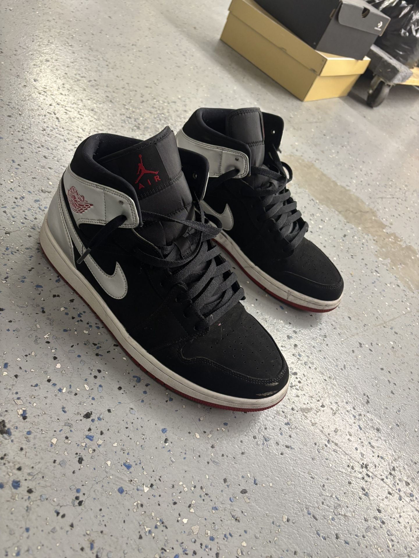 Jordan 1 Mids Size 11