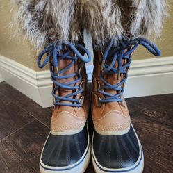 Women's Sorel Joan Of Arctic Snow Boots,  Size 9