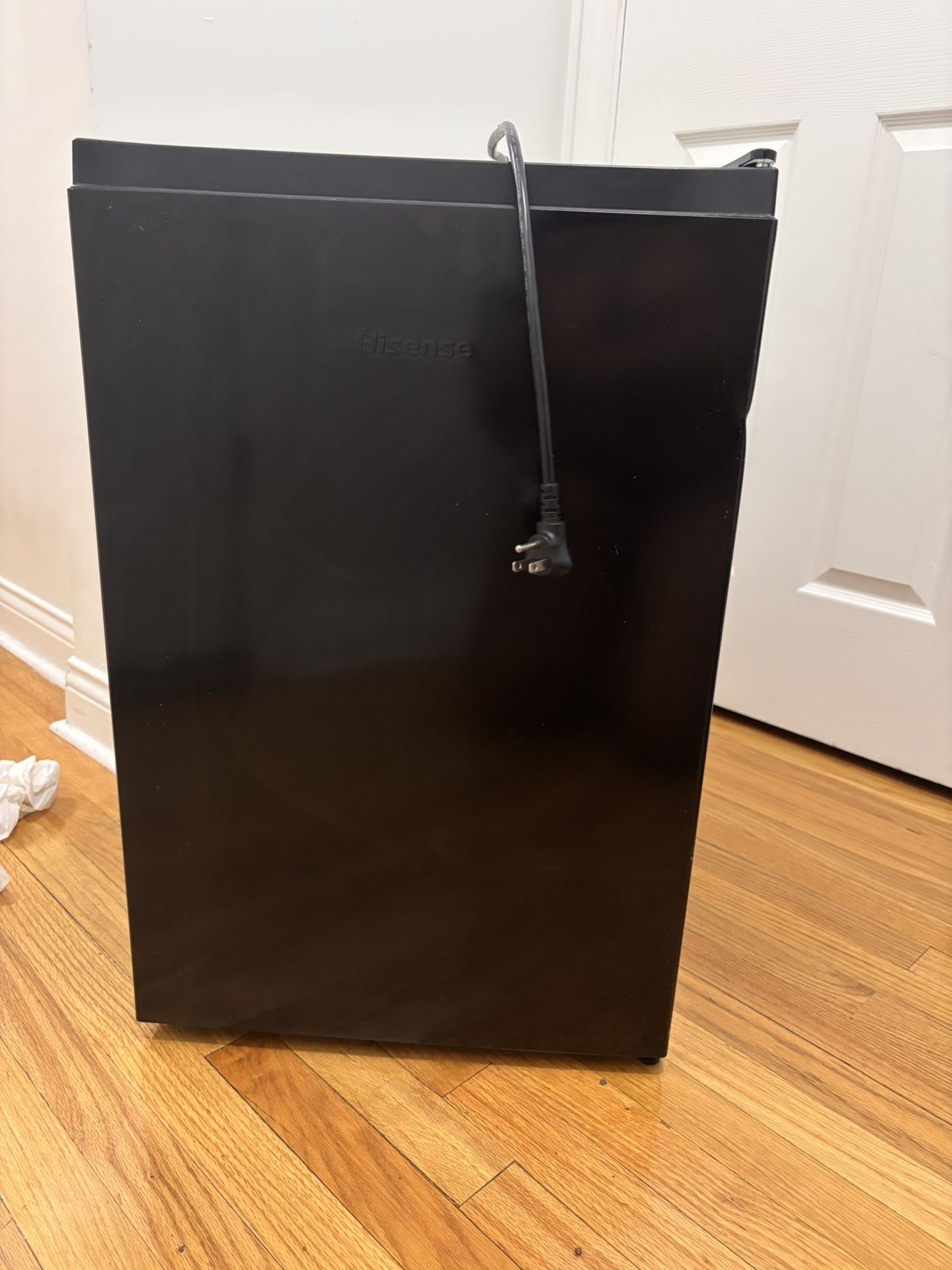 Black Hisense 2.5-cu Ft Mini Fridge