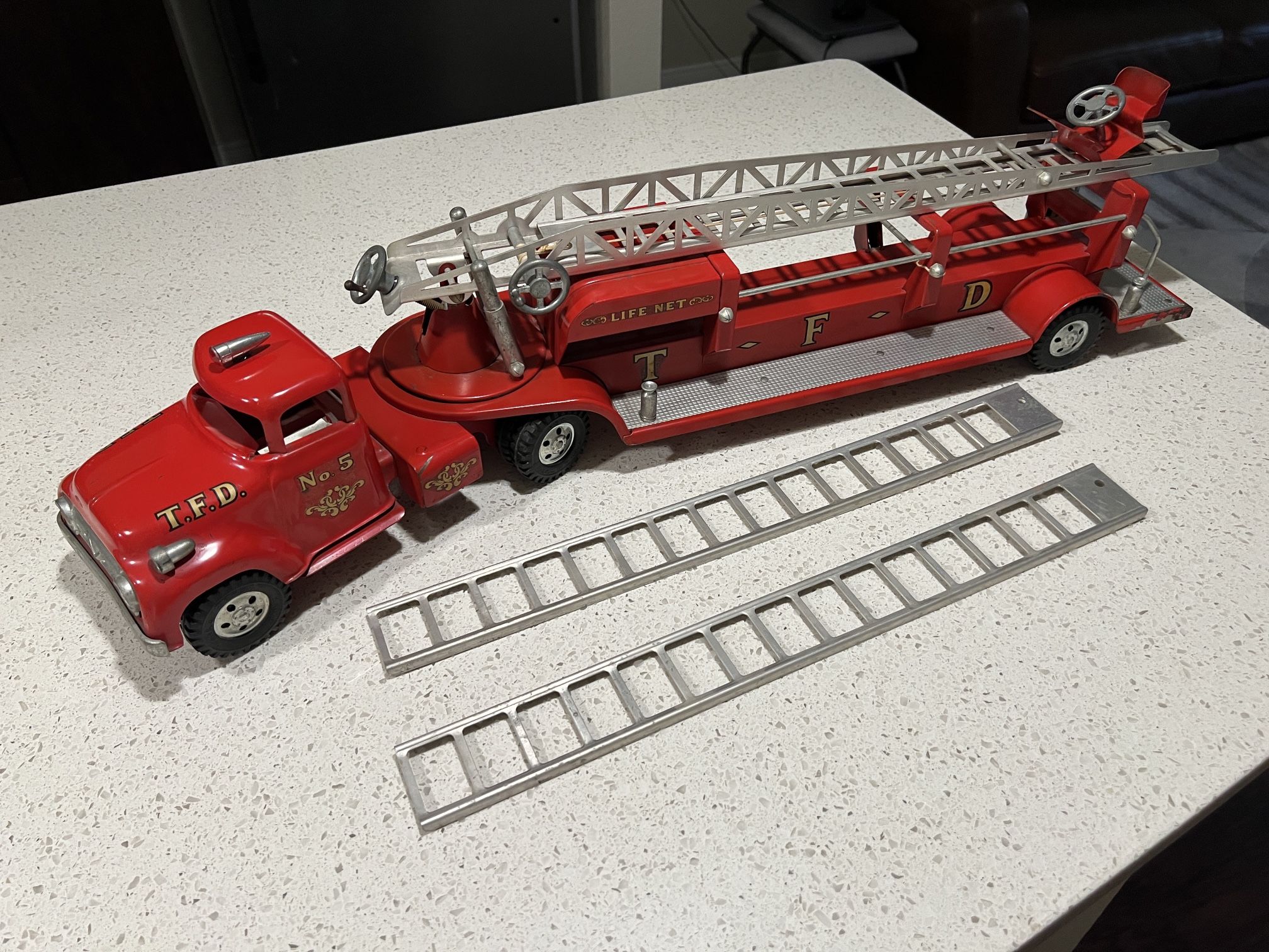 Vintage 50s Metal Tonka Ladder Fire Truck (BUY QUICK LOTS OF INTEREST)