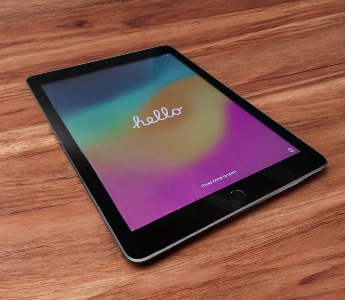 iPad 6th Gen With Charging Cable