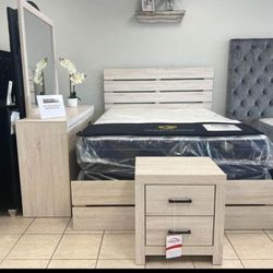 5 Pcs Bedroom Set Queen/King Bed Dresser Nightstand Mirror and Chest Brantford