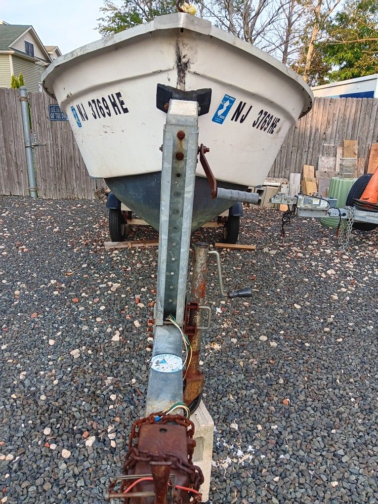 16 Foot Fiberglass V Hull Boat