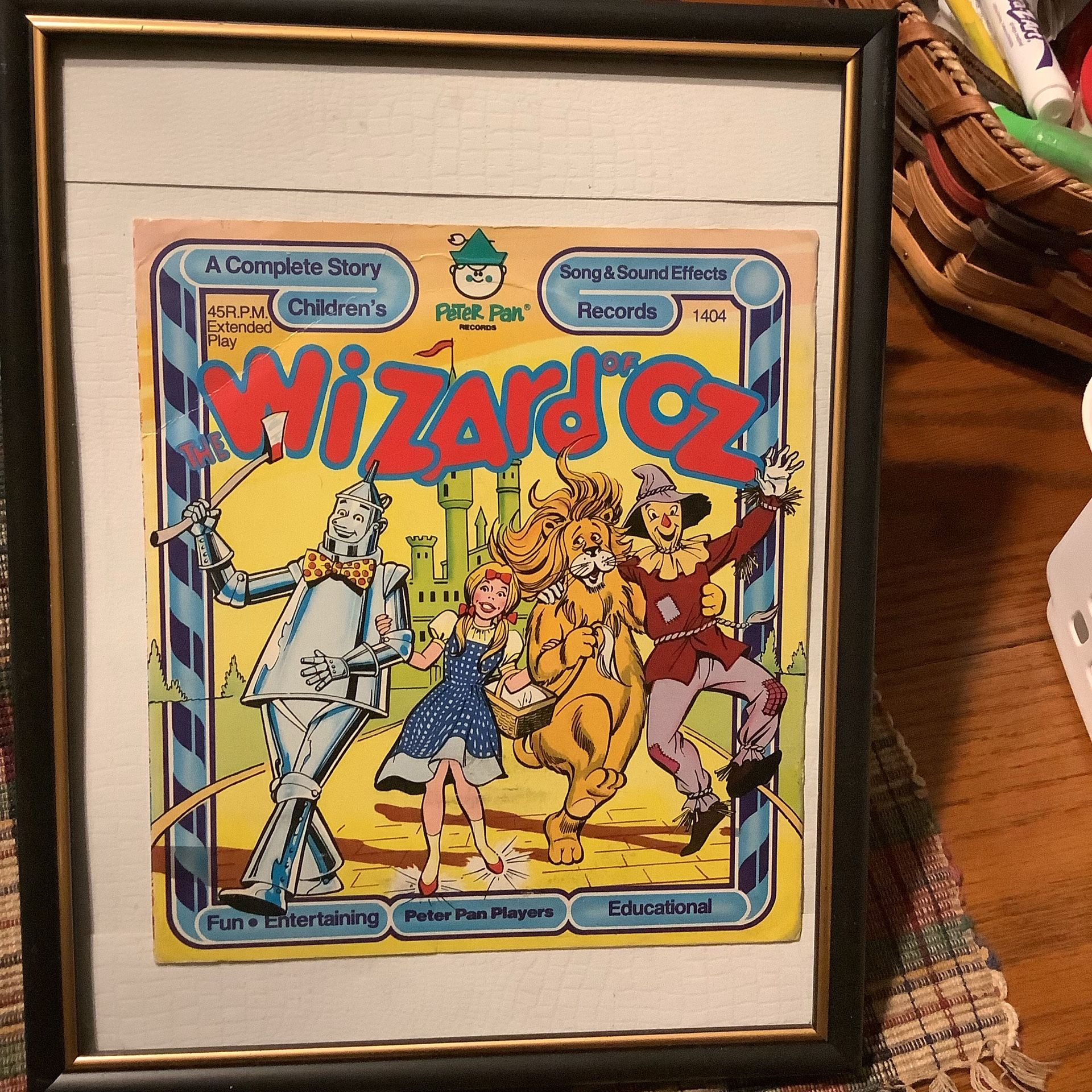 Wizard of Oz 45 RPM in original sleeve and in frame. Complete children’s story great display piece as well Songs and sound effects