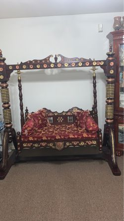 Selling my desi style wooden indoor swing very beautiful comes with extra pillows smoke free home