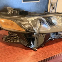 Right Passenger Side Halogen Headlight Assembly - 2019-2023 Toyota Camry  Sedan (without LED)